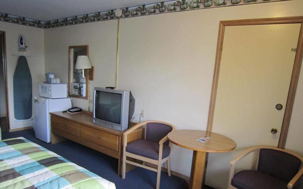 Cassville Budget Inn エクステリア 写真